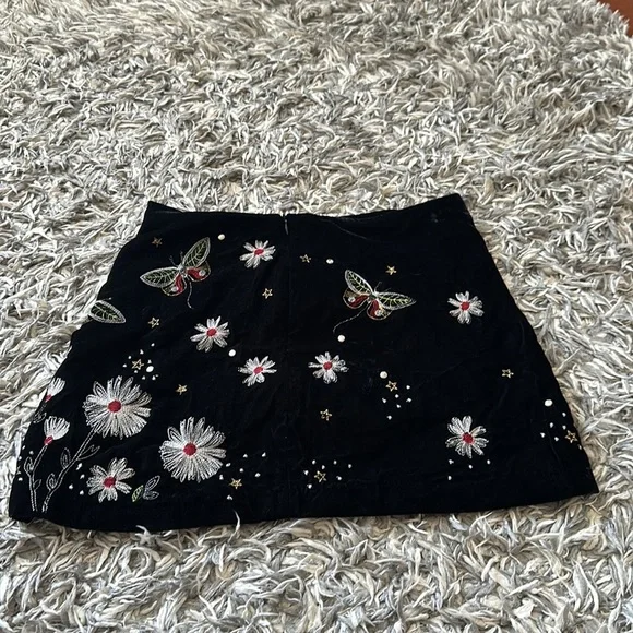 🔥SEND OFFERS🔥 NWOT ZARA Embroidered Black Velvet Skirt - Picture 6 of 8